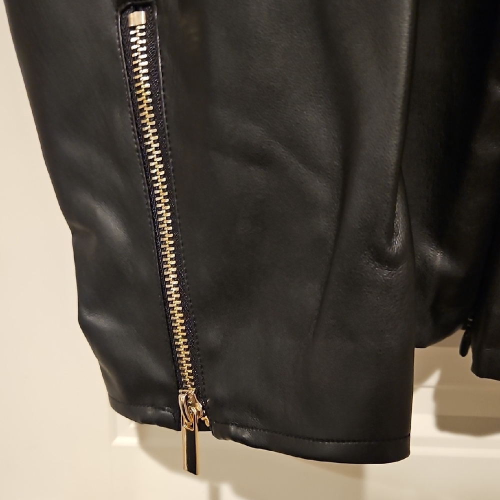 Bold Elements Elegant Black Outerwear - image 2